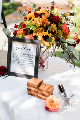 Love this alternative idea for guests to sign!